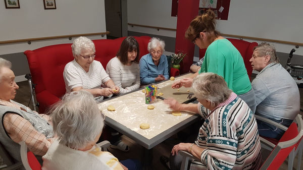 Gemeinsames Plätzchenbacken in den AWO Senioren-WGs in Meuselwitz