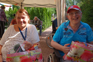 Heike Schöttler und Robbi Gottschall aus dem "Wiesensteig" haben beim Literaturwettbewerb für Menschen mit geistiger Behinderung gewonnen.