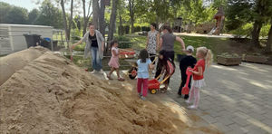 Neuer Sand für den Spielplatz