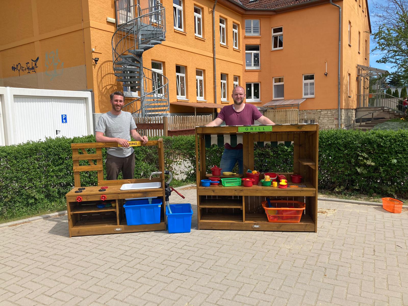 Kindergartenleiter Sebastian Göthling (li.) und Marcus Mohring vom Förderverein
