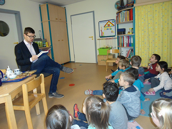 Der Ilmenauer Oberbürgermeister Dr. Daniel Schultheiß in der AWO Kita "Käthe Kollwitz"