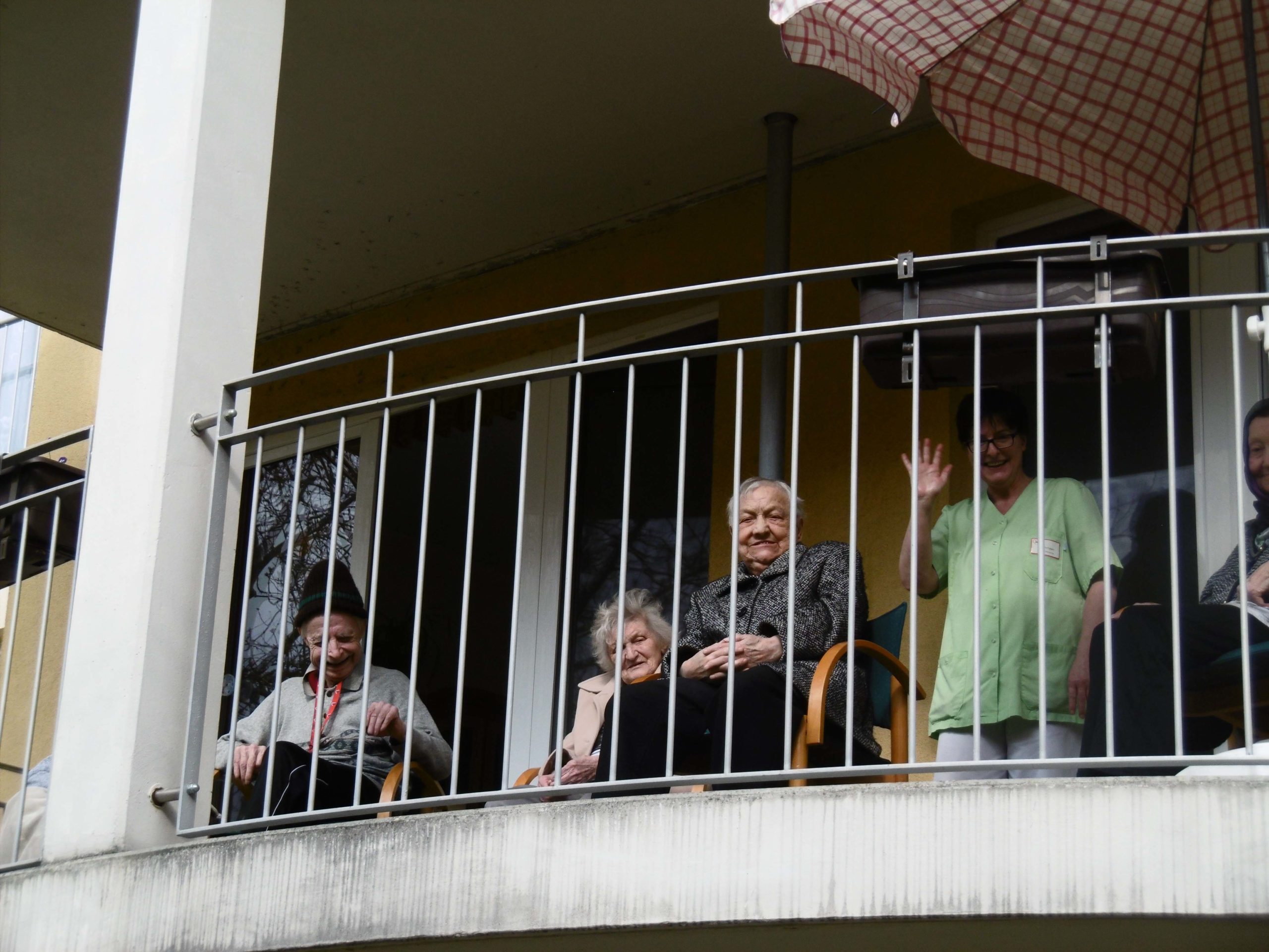 Balkon-Publikum in Erfurt-Vieselbach